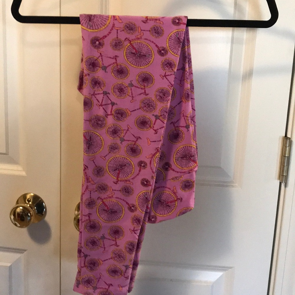 Lula Roe  leggings OS  (ACCEPTING BEST OFFER)